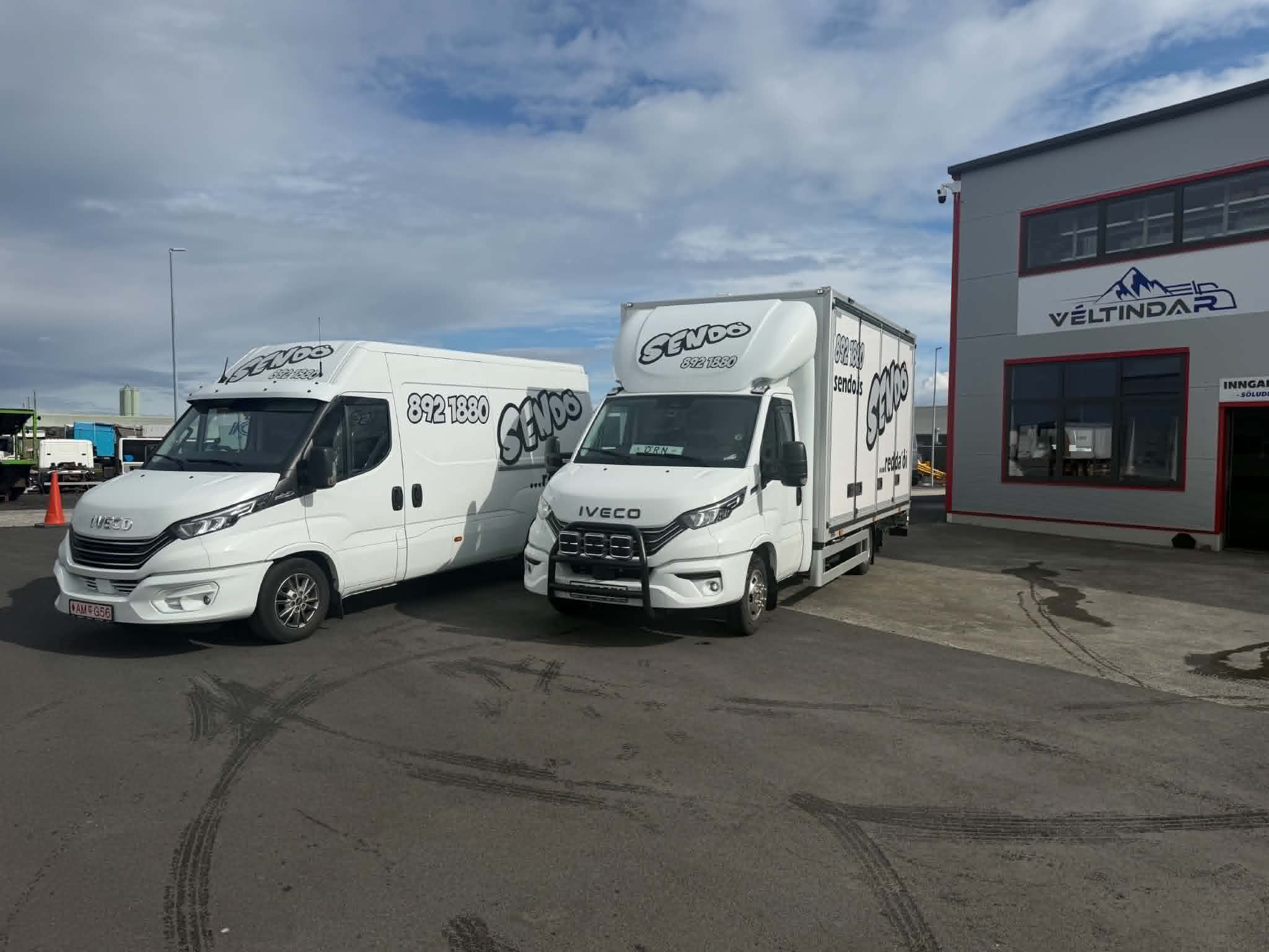 Sendó bílafloti – tveir Iveco sendibílar